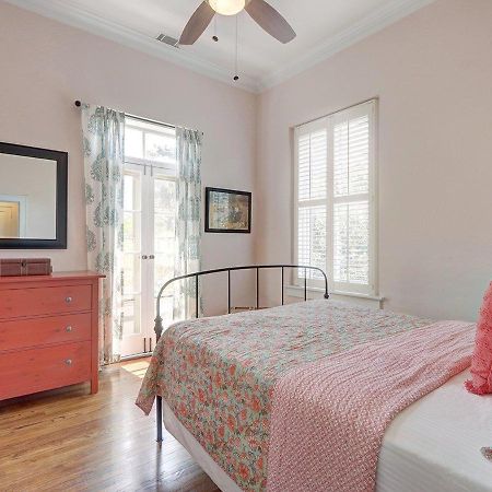 Charm On Liberty Apartment Savannah Exterior photo